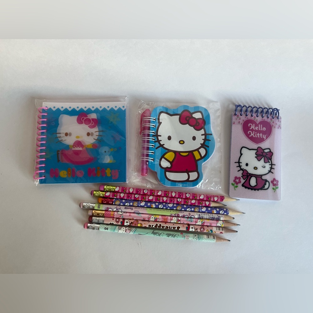 •Lot of Hello Kitty Mini Notepads & Pencils•